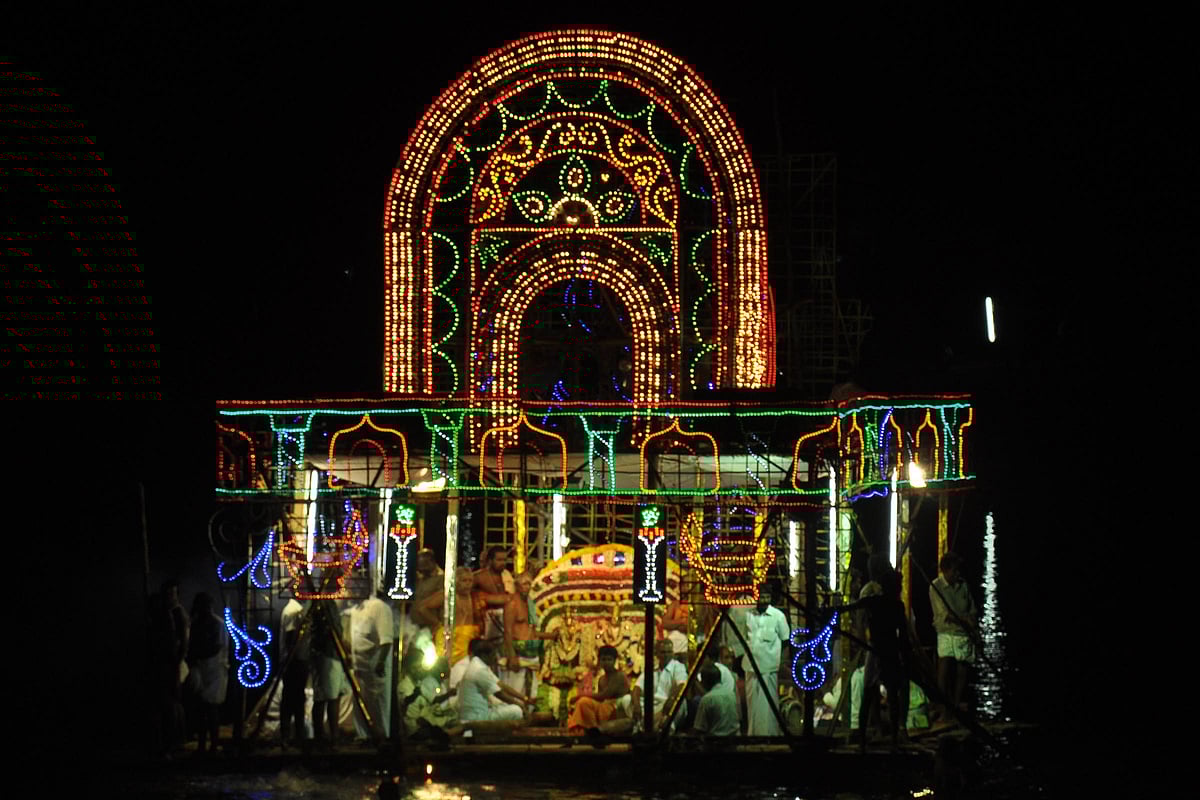 திருவரங்குளம் ஸ்ரீஅரங்குளநாதர் பெரியநாயகி அம்பாள் கோயிலில் தெப்பத்திருவிழா