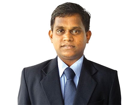 விடா முயற்சி... கடும் உழைப்பு... வெற்றி! அரசுப் பள்ளி... தமிழ் மீடியம்... இன்று ஐஏஎஸ்!