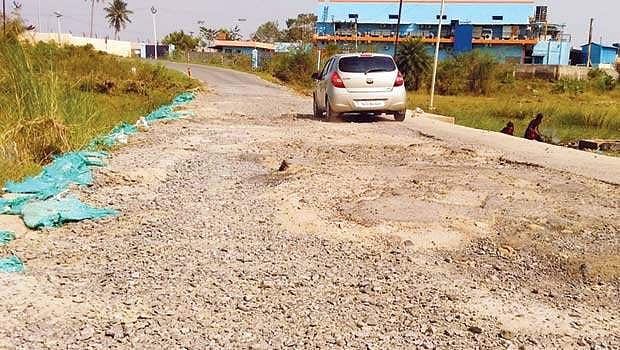 மலையை வெட்டி அமைக்கப்படும் சாலைகளால் நீலகிரியில் நிலச்சரிவு அபாயம்!