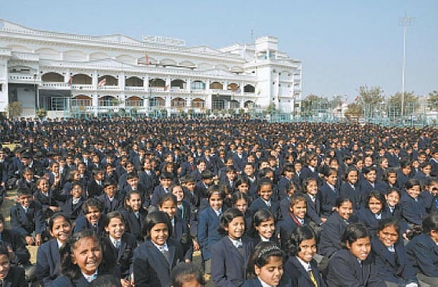 கின்னஸ் புத்தகத்தில் இடம்பெற்ற இந்தியாவின் மிகப் பெரிய பள்ளி!