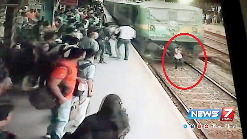 மும்பையில் சரக்கு ரயில் மோதி இளம்பெண் உயிர் தப்பிய வைரல் வீடியோ!