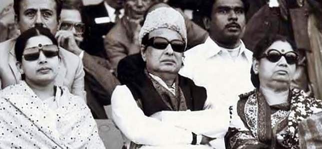 எம்ஜிஆரைச் சூழ்ந்திருந்த பெண் சக்திகள்...