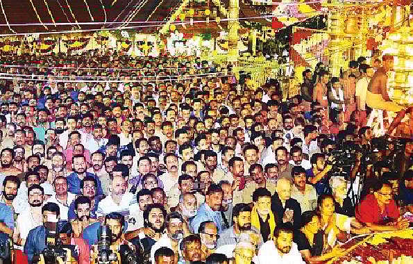 இன்று மகரஜோதி தரிசனம்: சபரிமலையில் குவியும் பக்தர்கள்! 