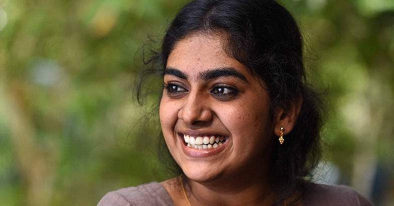 கண்ணழகி பிரியா வாரியரைத் தொடரும் மலையாள நடிகை நிமிஷா! வைரலாகும் பரோட்டோ காட்சிகள்! விடியோ