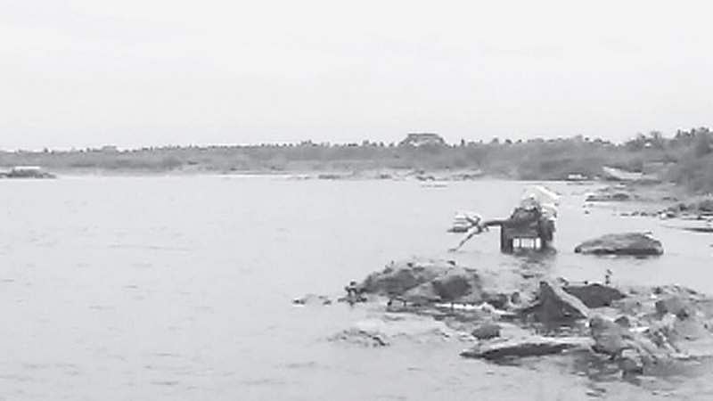 காணாமல் போகும் காவிரி நீர்: வறண்டுவரும் கூட்டுக் குடிநீர்த் திட்ட கிணறுகள்!