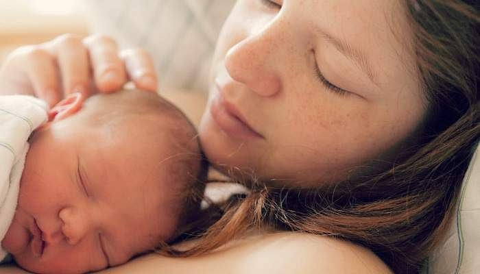 இளம் தாய்மார்களின் கவனத்திற்கு: பசும்பால், புட்டிப்பால் எதுவும் தாய்ப்பாலுக்கு நிகராகாது!