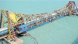 பாம்பன் தூக்குப் பாலத்தில் சீரமைப்புப் பணிகள் நிறைவு:  ரயில்களை இயக்க அதிகாரிகள் தயக்கம்!