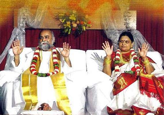 சொல்லுங்க ஜீ, நீங்க யாரோட டிவோட்டி?! கல்கியா? நித்யானந்தாவா?