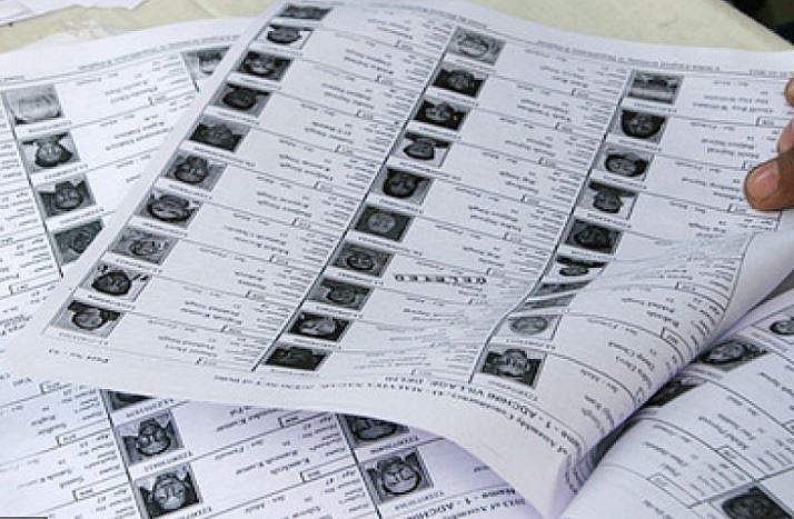 மின்சாதனம் பழுது: வாக்குப் பதிவு தொடங்குவதில் தாமதம்