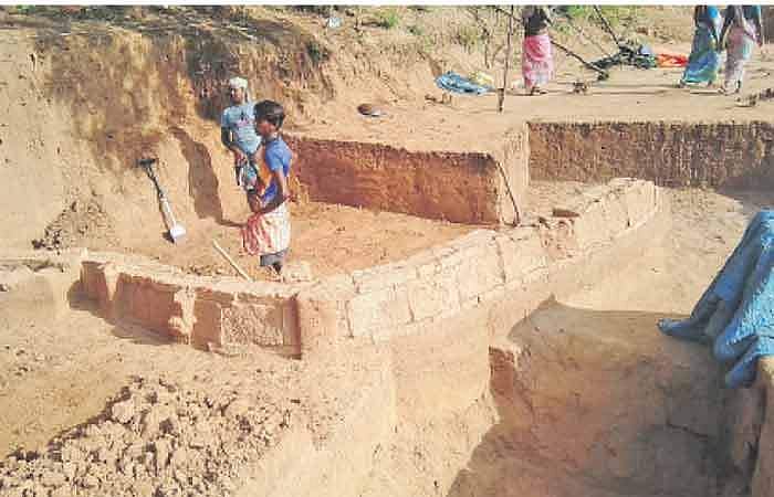 கீழடி ஸ்பெஷல்: சங்க கால மக்களின் எழுத்தறிவு கீறல்கள் / குறியீடுகள் 