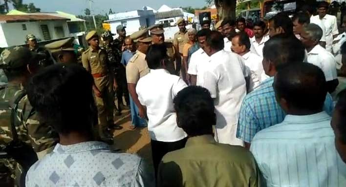 உடுமலை அருகே 3 மணி நேரம் வாக்குப்பதிவு நிறுத்தம்: ஏராளமான போலீஸ் குவிப்பு