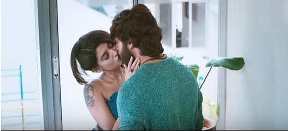 இப்படி ஒரு மோசமான ட்ரெய்லரா? பெண்ணியவாதிகளின் கோபத்துக்கு உள்ளான ஓவியா நடிப்பில் 90 எம்.எல் வைரலாகிய ட்ரெய்லர் இதுதான்!