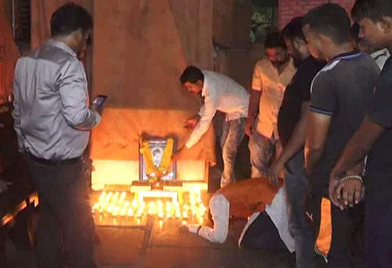 மகாத்மா காந்திக்கு எதிராக துண்டு பிரசுரம் விநியோகித்த கோட்சே ஆதரவாளர்கள் மீது வழக்குப்பதிவு!