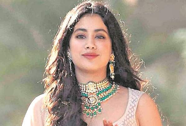 கமகமக்கும் பிரியாணியை காதலருக்காக சமைத்த நடிகை