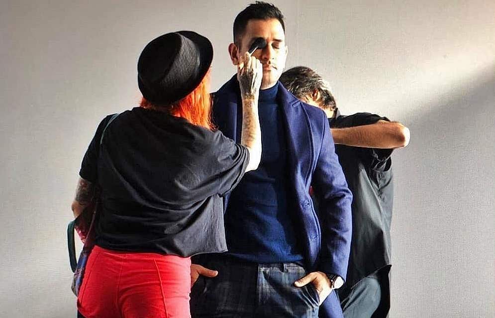 வைரலாகும் 'தல' தோனியின் புது லுக்!