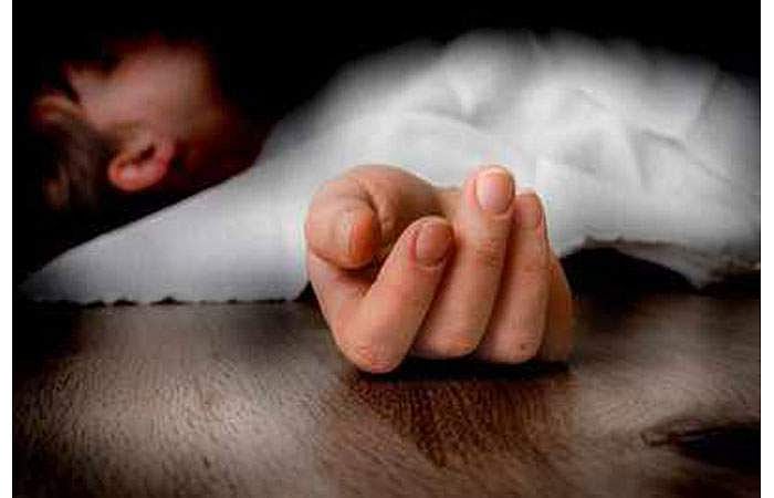 வீட்டில் பெண் மா்மச் சாவு: 
காவல் துறையினா் விசாரணை