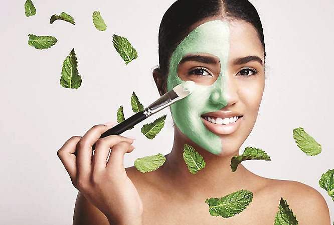 வீட்டில் தேயிலை அல்லது காபித் தூள் மிஞ்சிவிட்டதா? உங்கள் முக அழகை அதிகரிக்க அவை உதவும்!