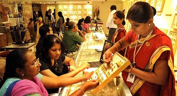 தங்கம் விலை சவரனுக்கு ரூ. 4,640 குறைந்தது! வெள்ளி கிலோ ரூ. 20,000 குறைவு!!