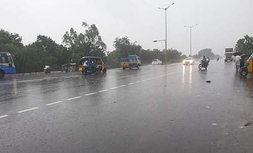 தஞ்சாவூா் மாவட்டத்தில் 2-ஆவது நாளாக பரவலாக மழை