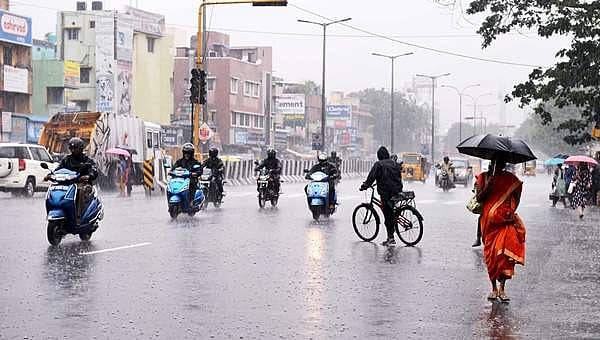 அடுத்த 2 மணி நேரத்துக்கு சென்னை, 4 மாவட்டங்களில் மழை! 