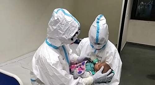 கரோனாவால் உயிரிழந்த செவிலியருக்கு அறுவைச் சிகிச்சையில் பெண் குழந்தை; இறப்பும் பிறப்பும் ஒருசேர நிகழ்ந்த துயரம்!