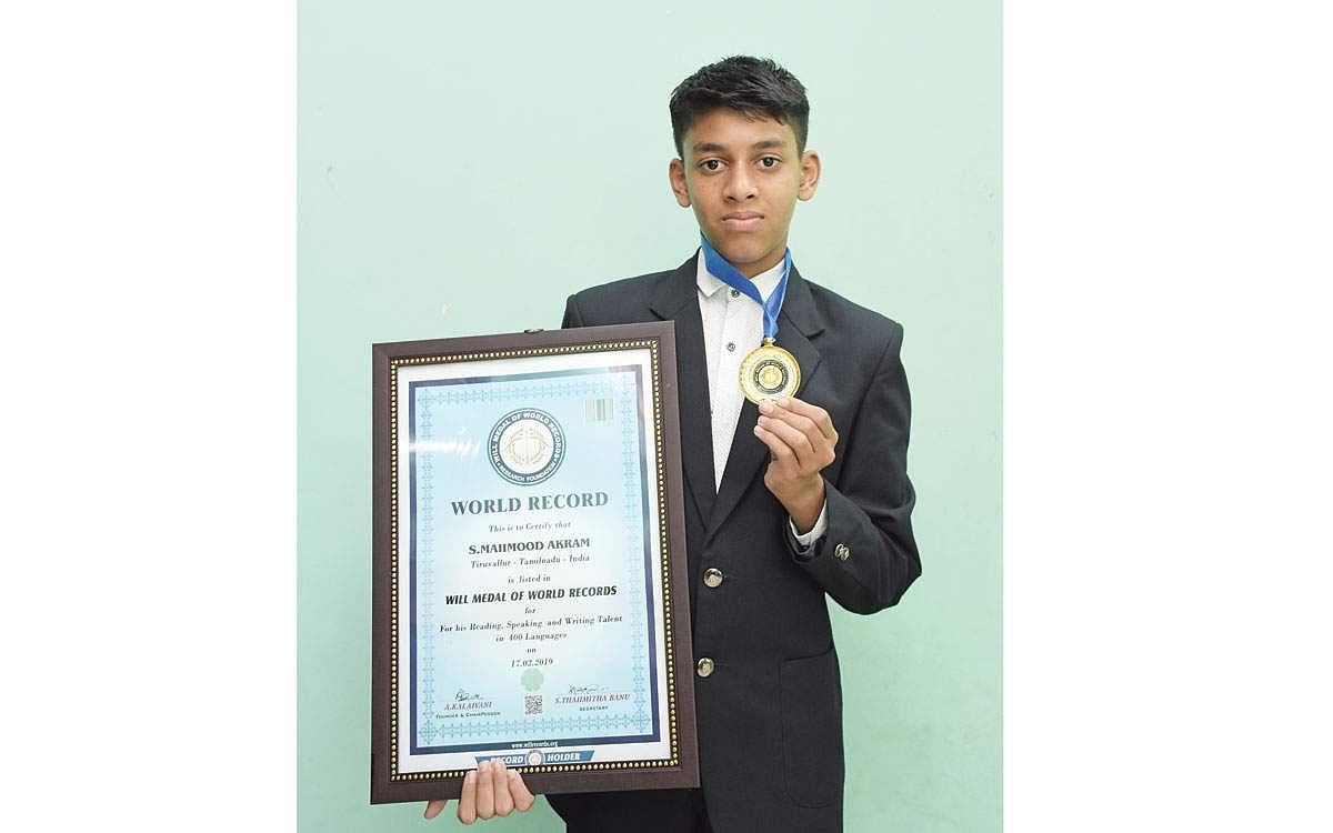 வயது 14 பேசுவது 40 மொழிகள்