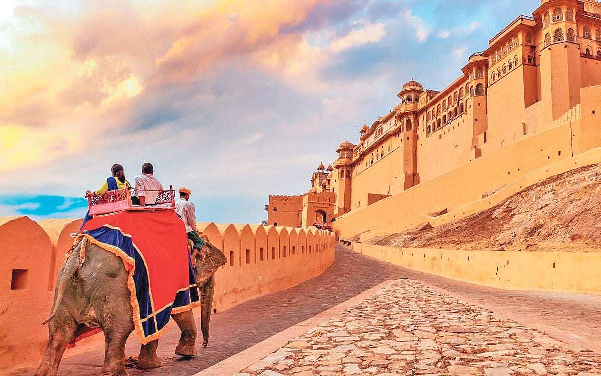 வீட்டிலிருந்தே சுற்றுலா!