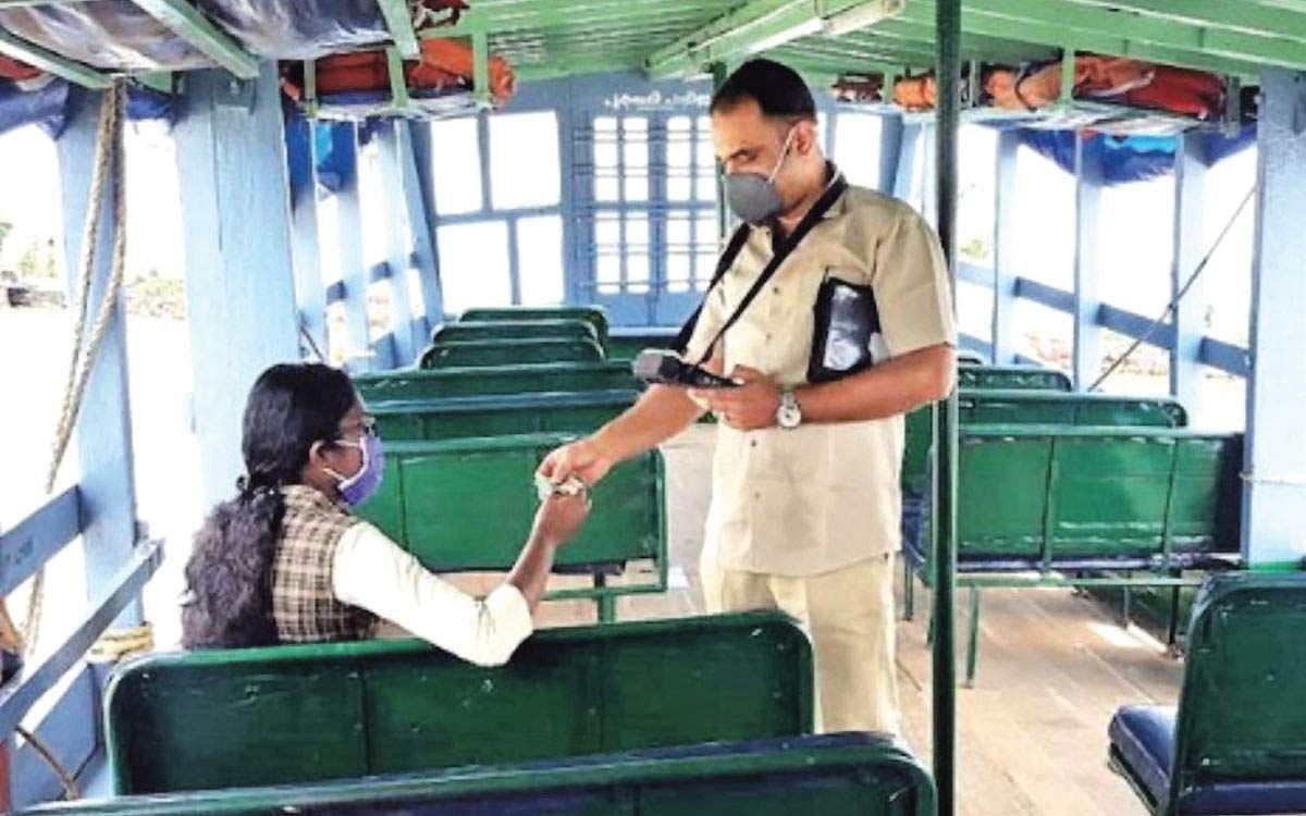 ஒரு மாணவிக்காக இயங்கிய அரசு படகு..!