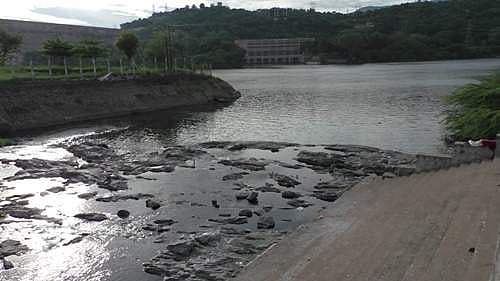 ஆடிப்பெருக்கு தினத்தில் மேட்டூர் காவிரி வெறிச்சோடியது