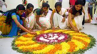 'கானம் விற்றாவது ஓணம் உண்'