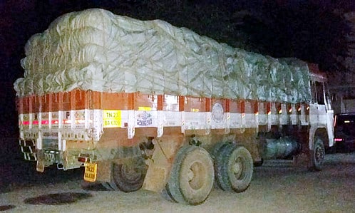 கோவை அருகே நான்கு டன் ரேஷன் அரிசியுடன் 3 லாரிகள் பறிமுதல்