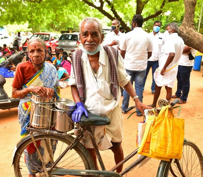 வாழ்வதில் இருக்கிறது வாழ்க்கை