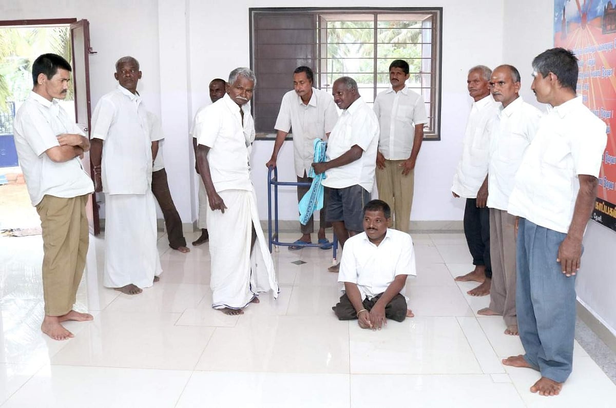மந்தையிலிருந்து பிரிந்த மனிதர்கள்: சொந்தங்களை சொல்லத் தெரியாத முதுமை