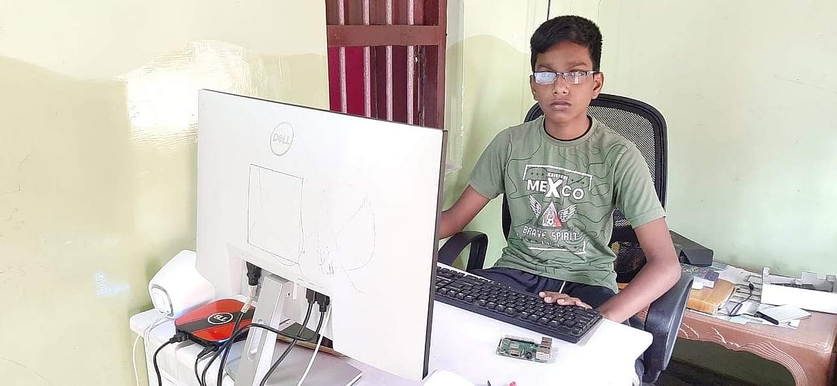 கையளவு சிபியு-வைக் கண்டறிந்த மாணவர்: நேரில் அழைத்துப் பாராட்டிய முதல்வர்!