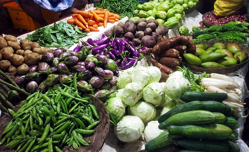 காய்கறிகள், பூக்களின் விலை கடும் உயா்வு