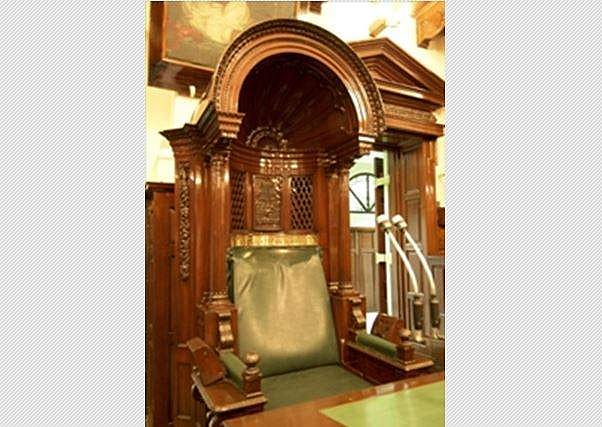 புனித ஜார்ஜ் கோட்டை நாற்காலியின் சுவாரசியமான வரலாறு