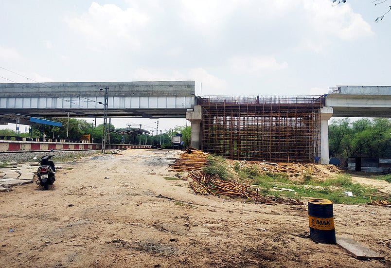 காஞ்சிபுரத்தில் மூன்று ஆண்டுகளாகியும் முற்றுப்பெறாத ரயில்வே மேம்பாலப் பணி!