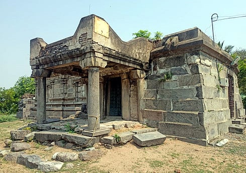 அழிவின் விளிம்பில் அழிசூா் சிவன் கோயில்: தமிழக அறநிலையத் துறை கவனிக்குமா?