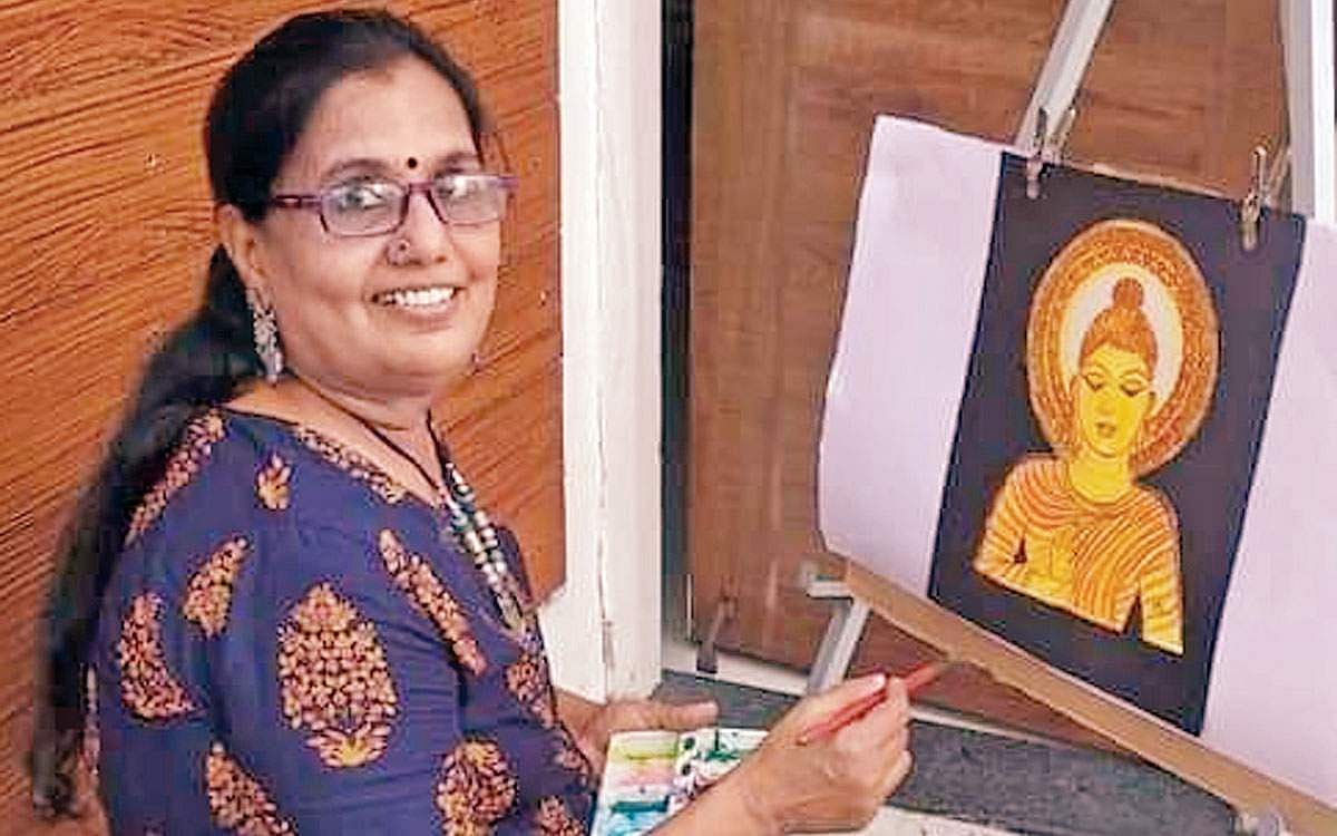 வியக்க வைத்த ஓவியங்களால் அசத்தியவர்