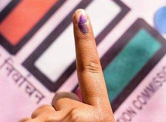 மக்களே அதிகாரம் மிக்கவா்கள்!