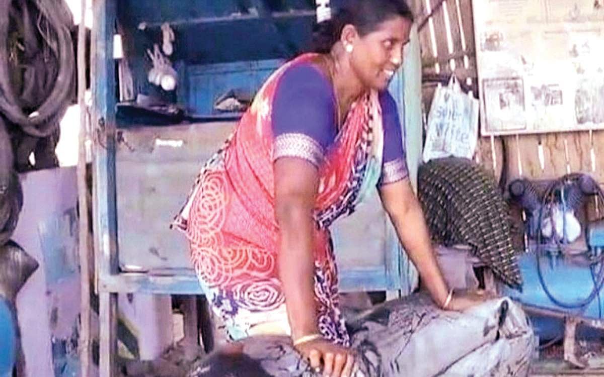 தன்னம்பிக்கை பெண்!