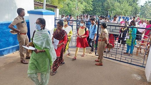 குரூப் 2, 2ஏ தோ்வு திடீா் ரத்து: தோ்வா்கள் பாதியில் வெளியேற்றம்