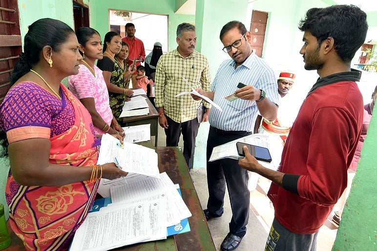 சென்னை மாநகரில் 2.09 லட்சம் போ் புதிய வாக்காளா்களாக சேர மனு