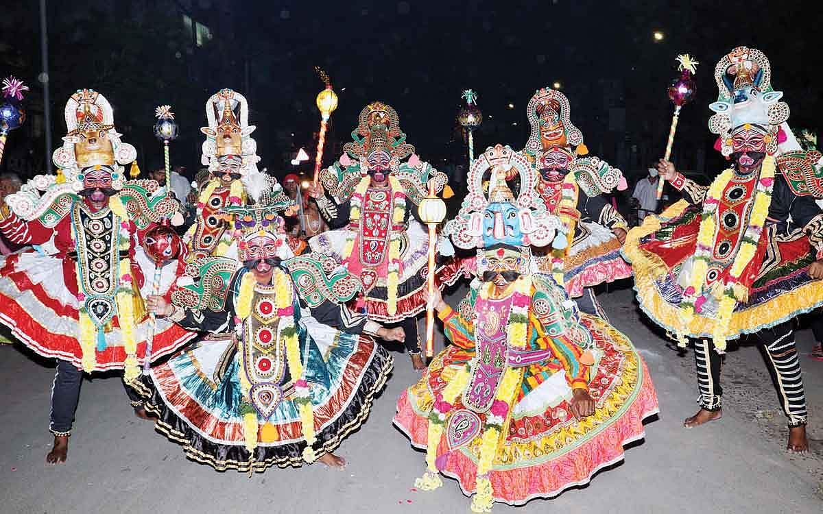 நிஜத்தைப் போல இப்போதும்..! 