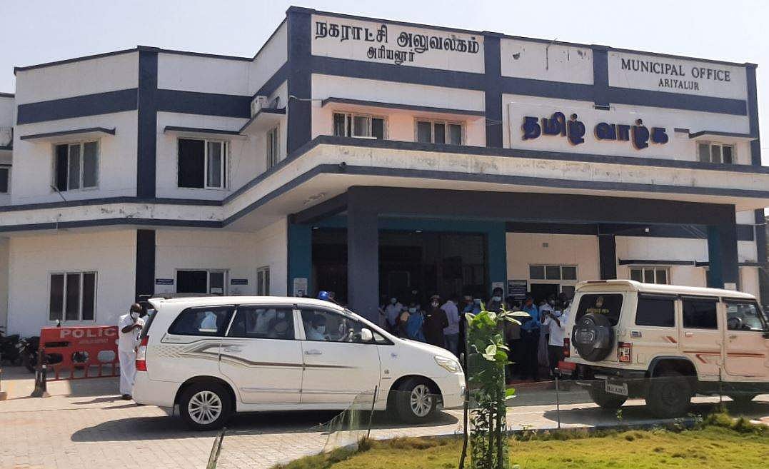 சுயேச்சைகள் ஆதரவுடன் அரியலூரைக் கைப்பற்றிய திமுக