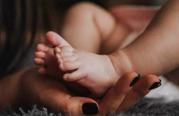 கோயிலில் தண்ணீா் தொட்டியில் விழுந்து குழந்தை உயிரிழப்பு