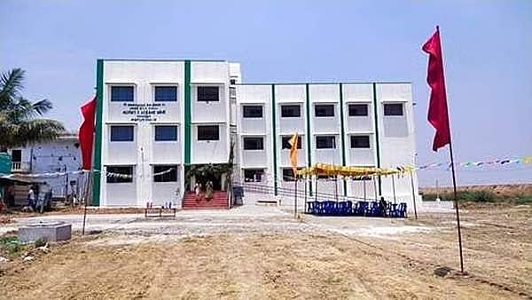 அரசு கட்டடத்துக்கு அழகு எது?