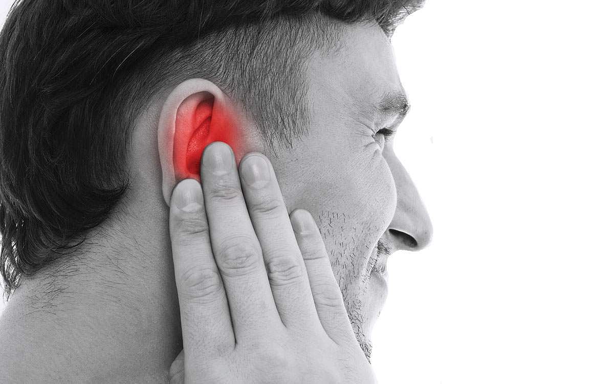 ஆயுள் காக்கும் ஆயுர்வேதம்: காதில் அழுக்கை எடுப்பது எப்படி?