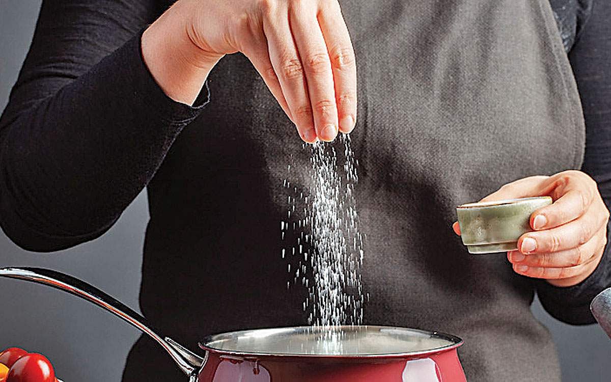 ஆயுள் காக்கும் ஆயுர்வேதம்: அதிக  உப்பு: சாப்பிடுவது நல்லதா?