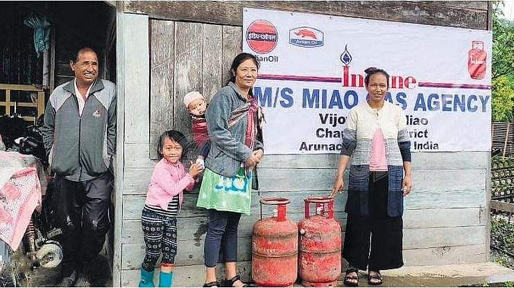 அளவில்லா மகிழ்ச்சி: 57 ஆண்டுகளுக்குப் பின்.. முதல் முறையாகக் கிடைத்த சிலிண்டர்